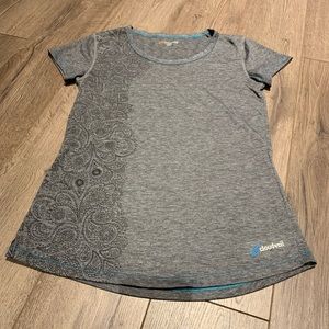 Womens outdoor t-shirt. Size small. EUC